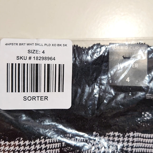 ❤️NWT VINTAGE TORRID PANTY - SKULL CAGE BACK SEAMLESS LACE HIPSTER PANTIES PLUS - Picture 11 of 11